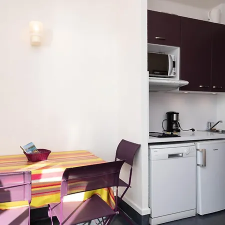 4 Personnes, Face Plage, Parking, Climatisation - - Fr-1-803-22 Apartment