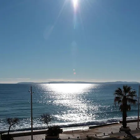 4 Personnes, Face Plage, Parking, Climatisation - - Fr-1-803-22 Apartment *