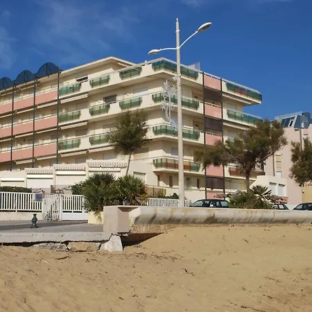 4 Personnes, Face Plage, Parking, Climatisation - - Fr-1-803-22 *
